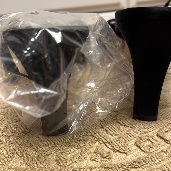 Gorgeous satin black shoes by Bally! So elegant! Size 7, very good comdition, - Picture 6 of 7